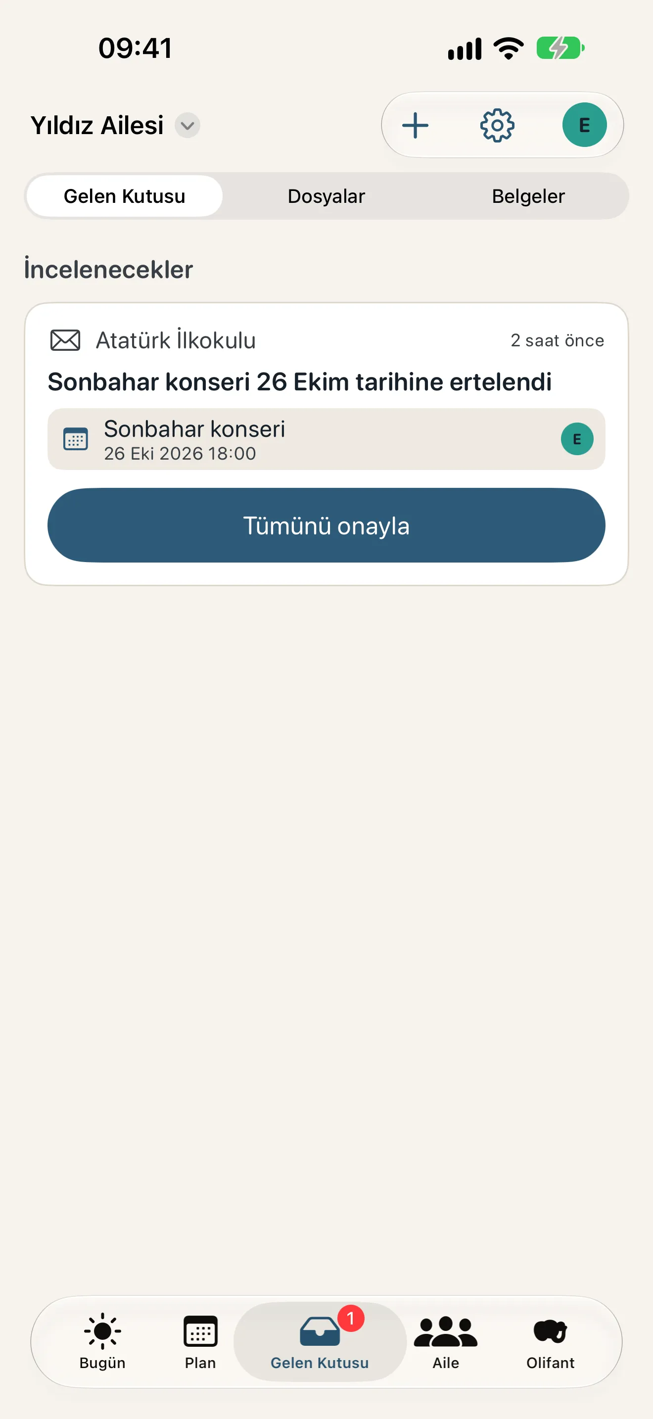 Olifant gelen kutusu: bir okul e-postası ve onay bekleyen önerilmiş bir takvim etkinliği