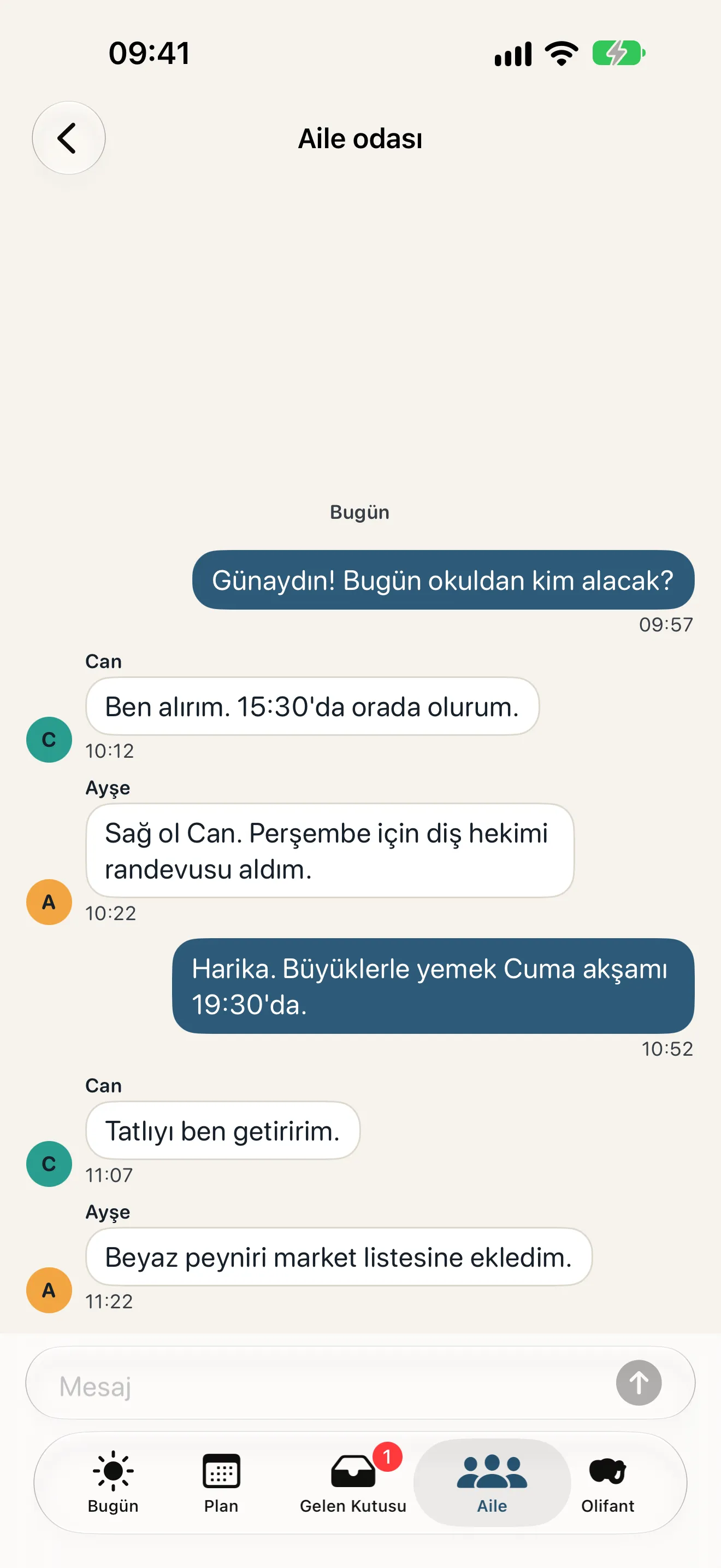 Olifant aile odasında okuldan alma, diş hekimi randevusu ve büyükannedeki akşam yemeği hakkında mesajlar